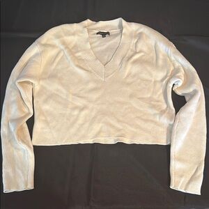 Kendall and Kylie cropped v-neck sweater creamXS.